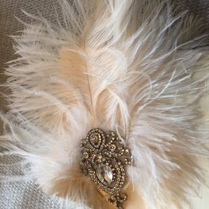 White Feather Gatsby Inspired Hair Clip BRAND NEW